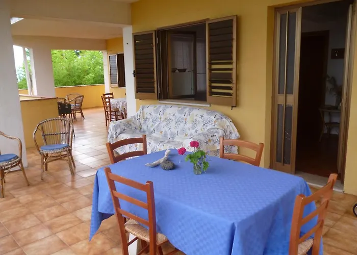 La Casa Dell'olmo アパート ザンブローネ